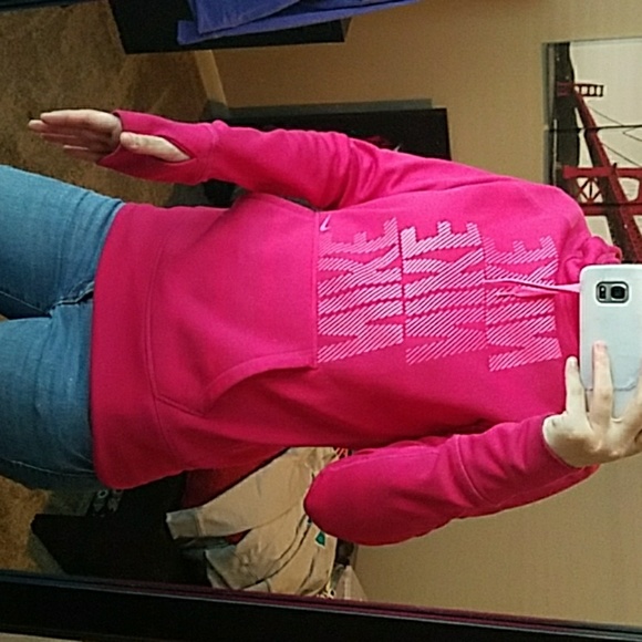 Nike Tops - Nike Therma-fit hoodie.